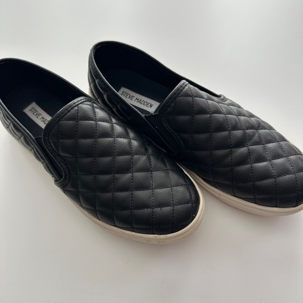 Steve Madden ECENTRCQ Quilted Black Slip-On Shoes 10M